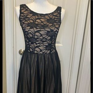 Classic Dress a Closet Must!  Size 3/4